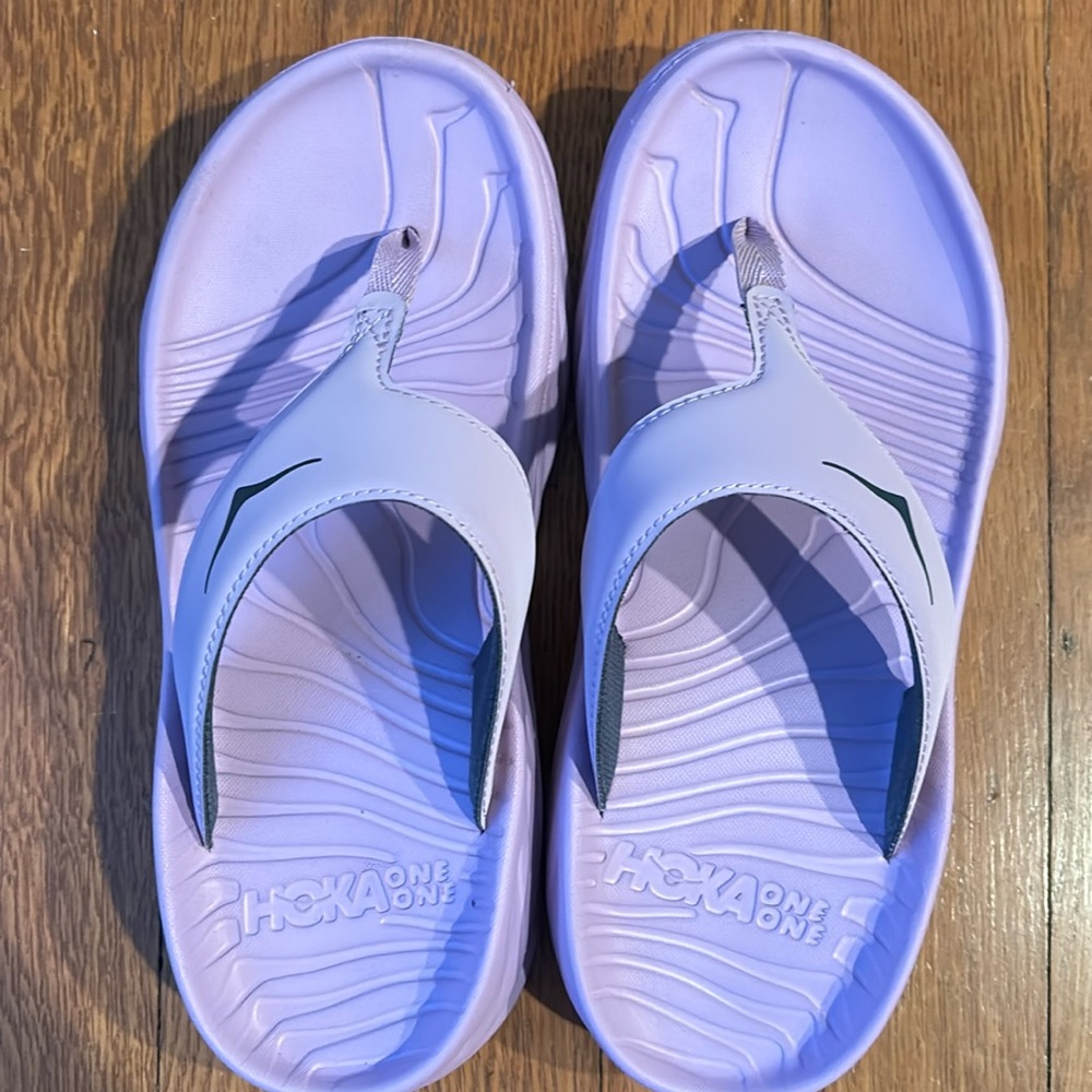 Hoka One One Ora Recovery Flip Flops, Violet Bloom/Outerspace Women’s size 7